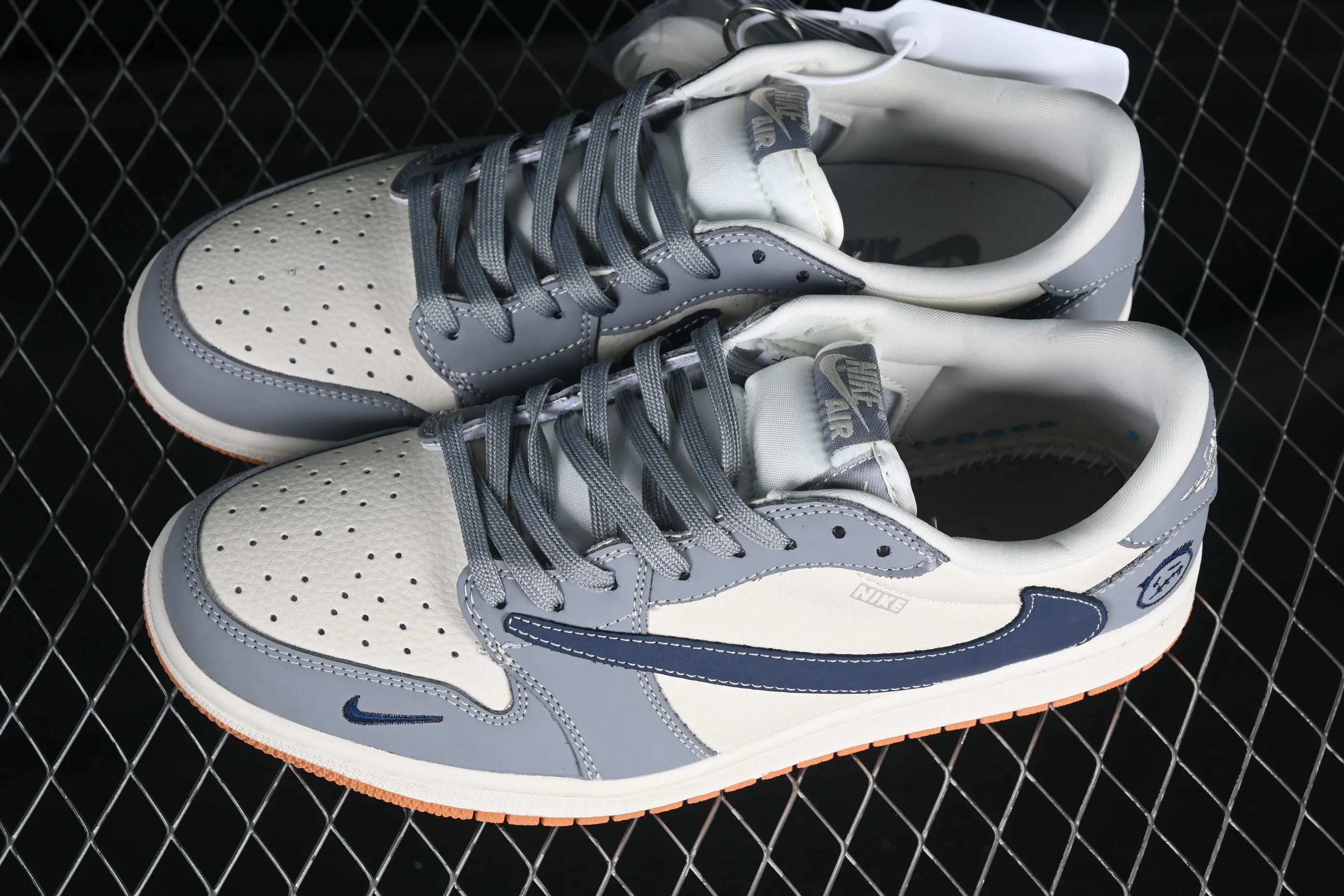 All categories Air Jordan Jordan series basketball shoes Air Jordan 1 Low High-end customized low-top sneakers Travis Scott x Fragment Design x Air Jordan 1 Low OG SP AJ1 Joe 1 Ghostface joint white and blue raw rubber low-top cultural and casual sneakers LD2025-005